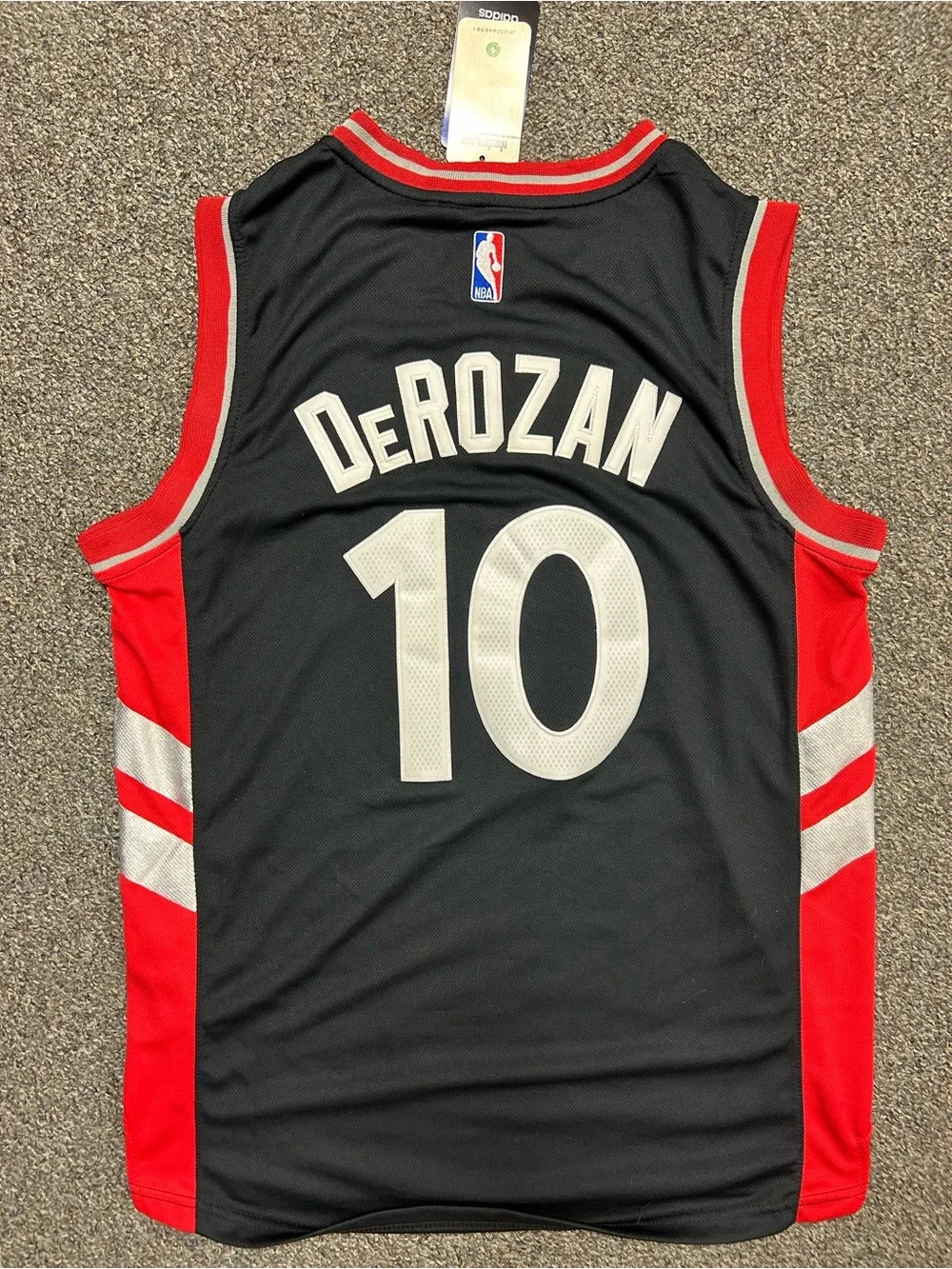 NWT Medium Toronto Raptors Adidas Demar Derozan 10 Jersey Men's NBA Basketball